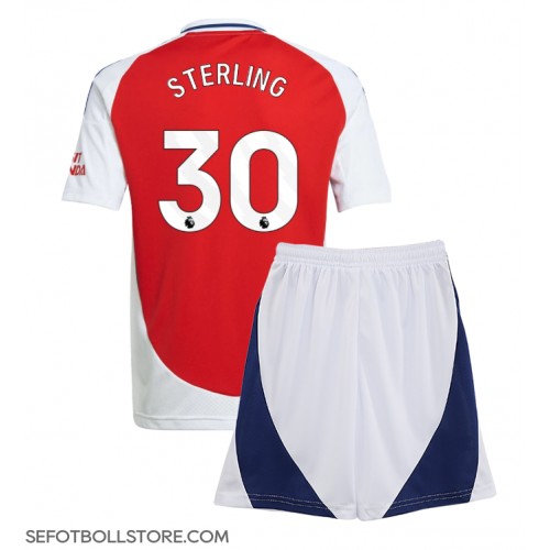 Arsenal Raheem Sterling #30 Replika babykläder Hemmaställ Barn 2024-25 Kortärmad (+ korta byxor)